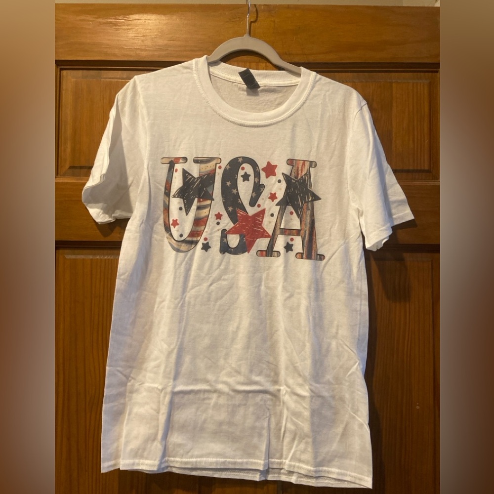 NWOT! Gildan White USA patriotic Graphic Tee